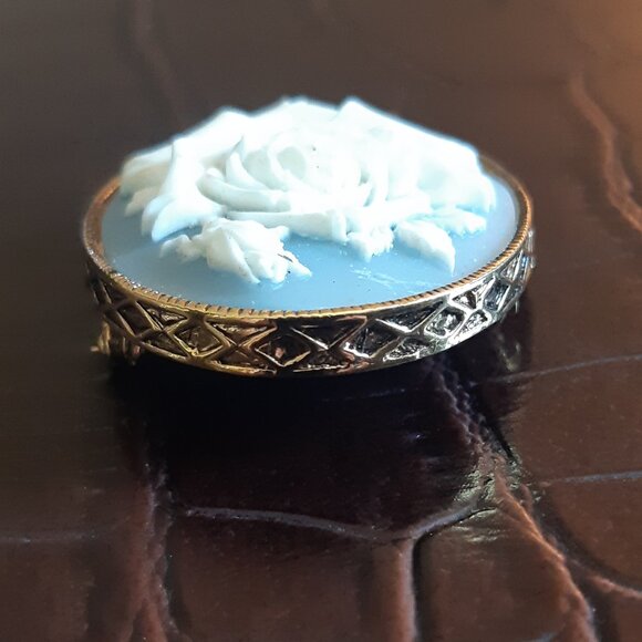 1980s Nina Ricci Signed AVON, Cameo Blue Rose Brooch - Picture 7 of 11